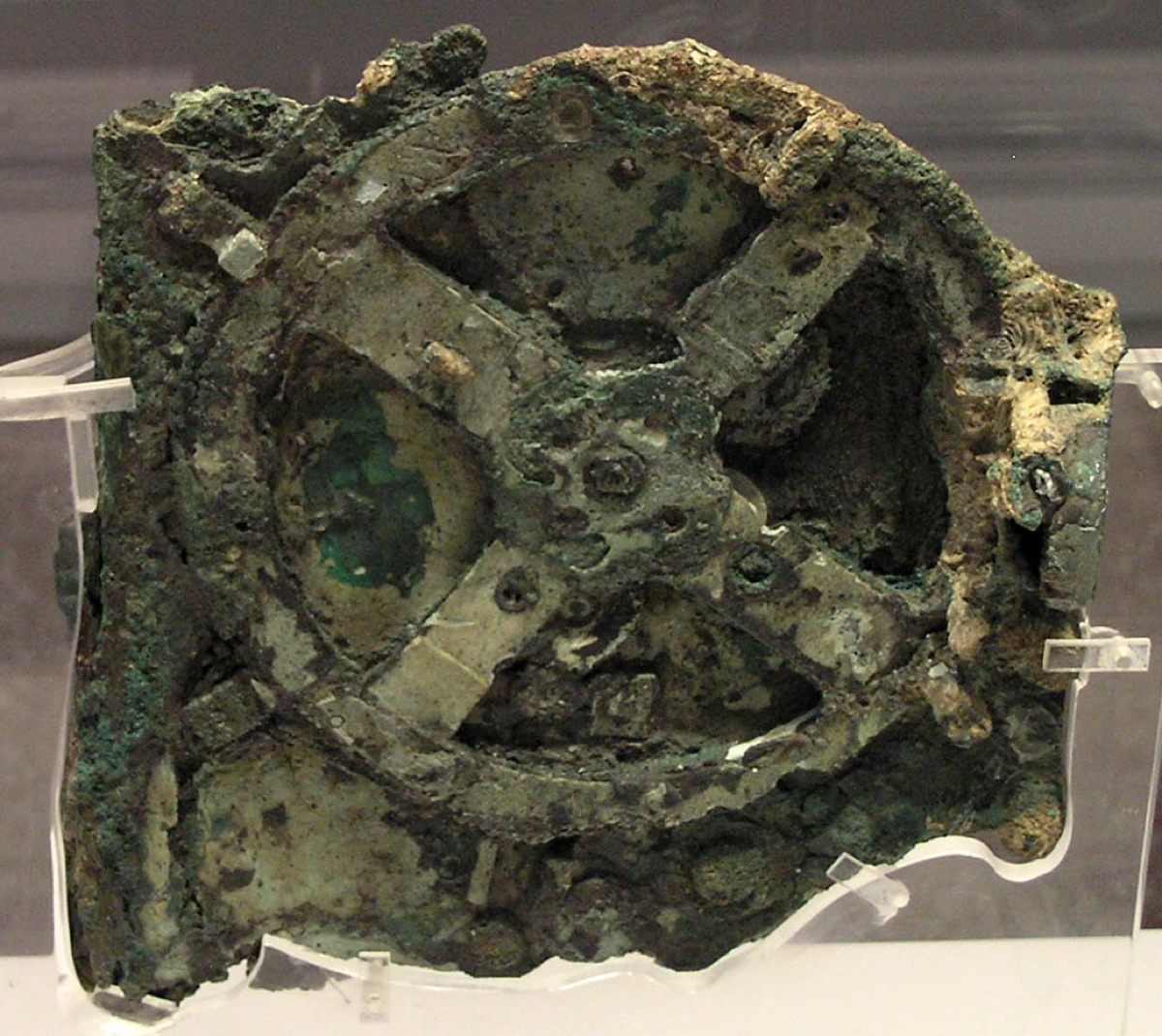 A close view of the main fragment of the Antikythera Mechanism showing the large corroded gear and its teeth.