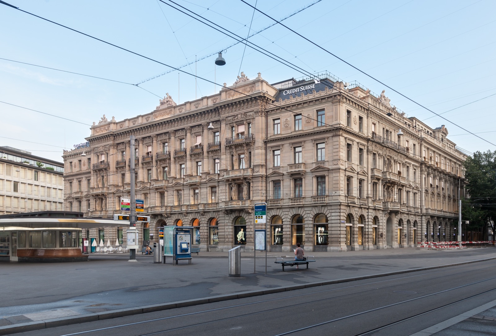 The headquarters of Credit Suisse in Zürich, a grand stone building on Paradeplatz, symbol of Swiss banking.