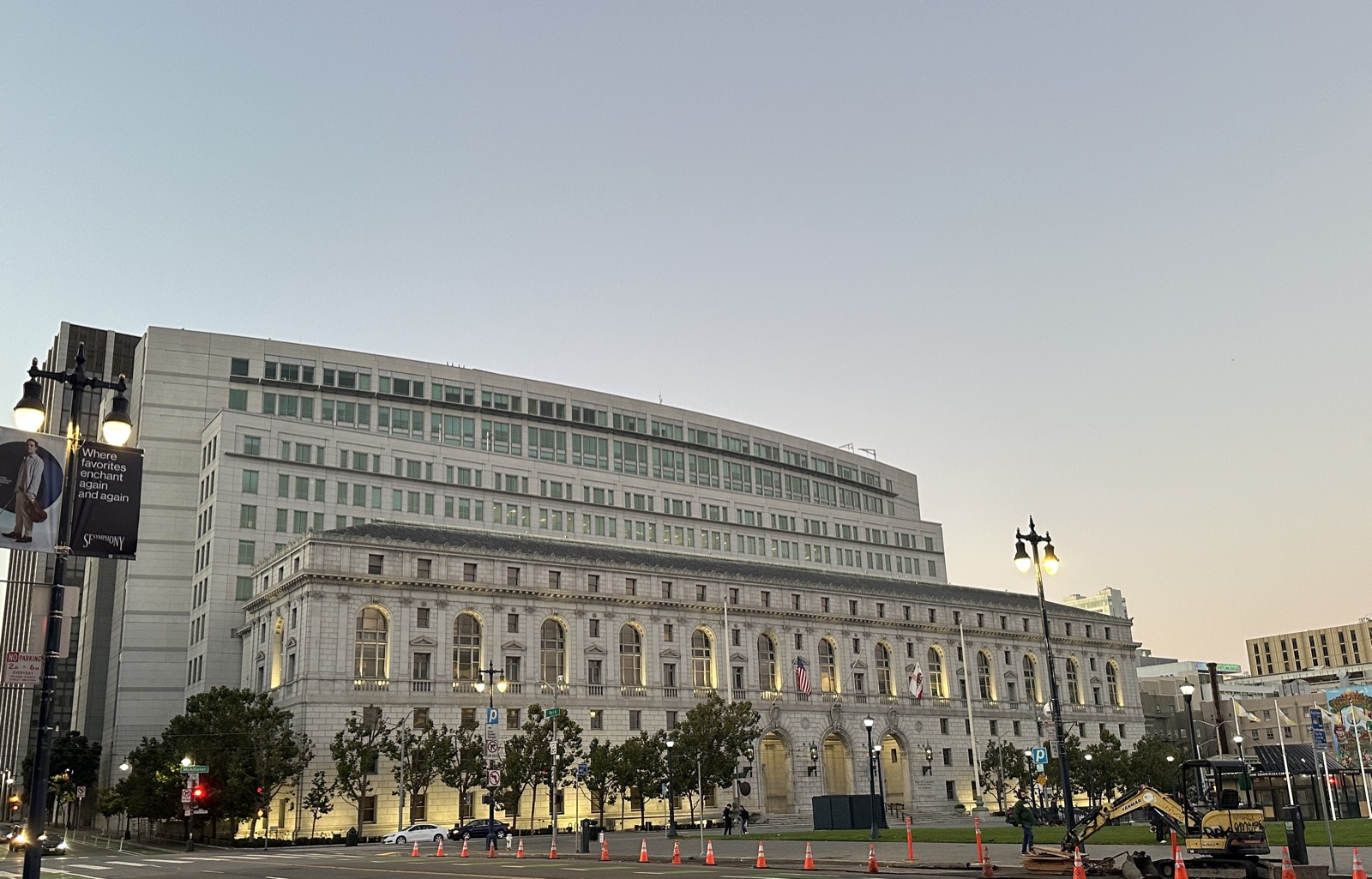 The exterior of a building housing the Supreme Court of California, a stately civic building.