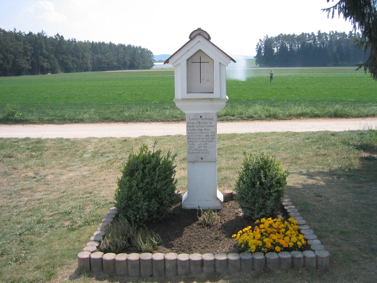 The memorial shrine (Marterl) at the site of the former Hinterkaifeck farm, commemorating the six victims.