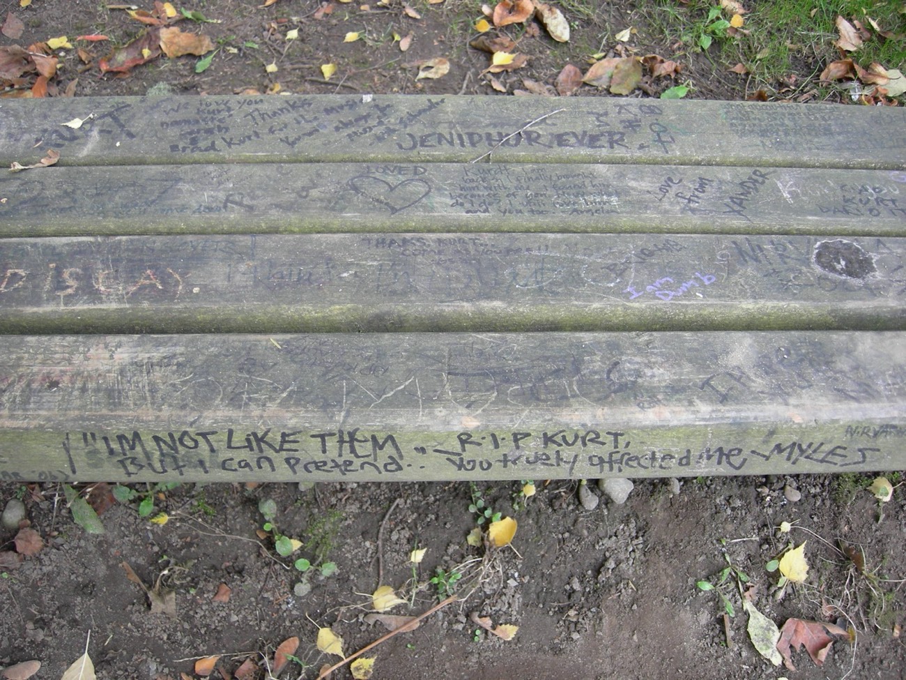 A memorial bench in Viretta Park, Seattle, near Kurt Cobain's former home, covered with messages from fans.