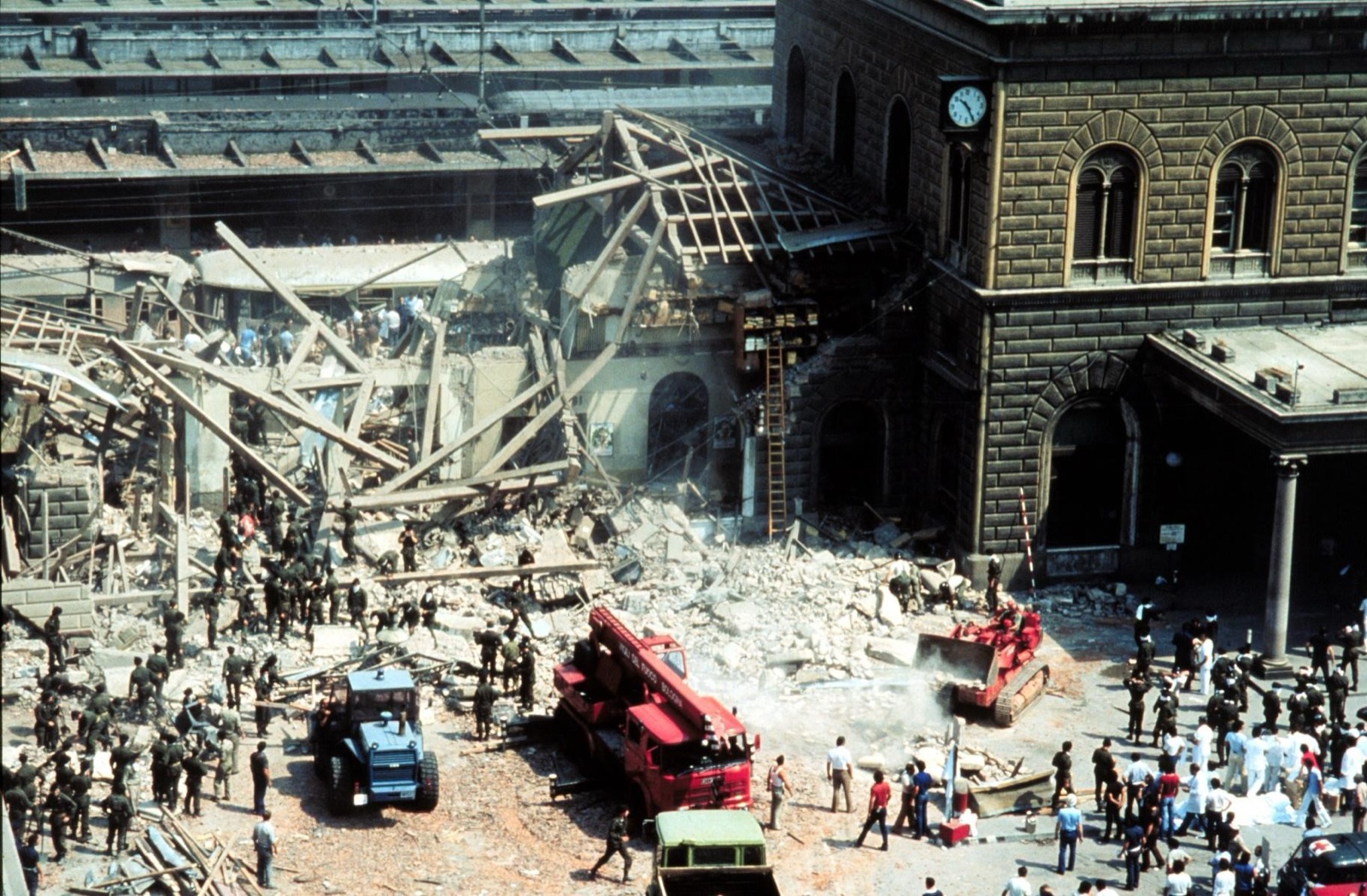 Ruins of the west wing of Bologna Centrale railway station after the August 2, 1980 bombing.