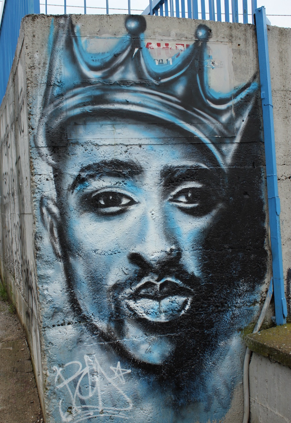 Street art depicting Tupac Shakur on a wall in Serbia.