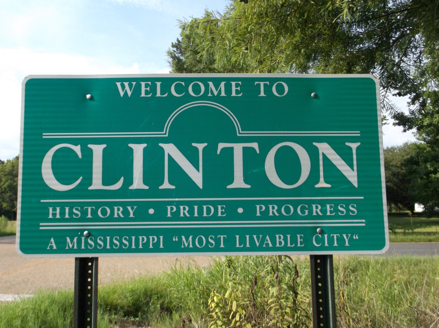 A welcome sign for the city of Clinton, Mississippi.